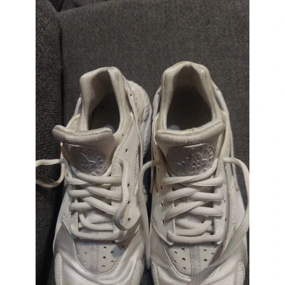 Nike Huarache Triple White Shoes Sneakers White Cream Womens Size 7.5 - Picture 10 of 12